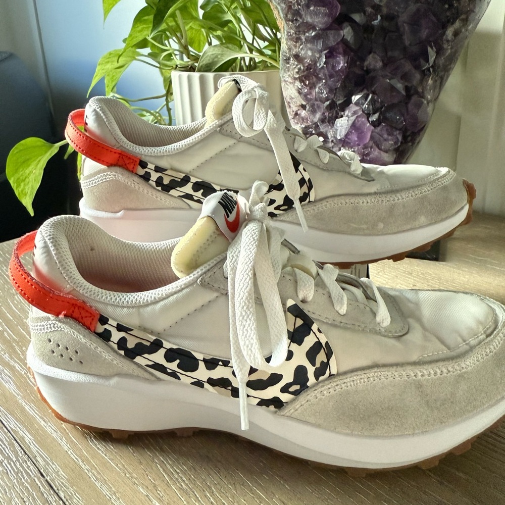 Nike Women's Waffle Leopard Running Shoes 7